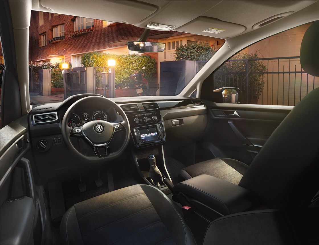 vw-caddy-highline (1).jpg