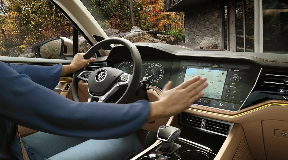 TG1717_gesture-control.jpg